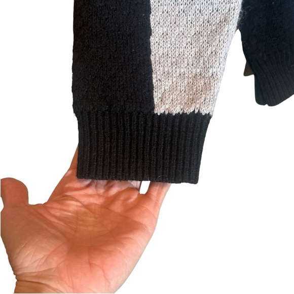(Sold)Wild Fable Sweater Black Gray Checkered Knit Crew Neck Stretch Size XS - Picture 4 of 7